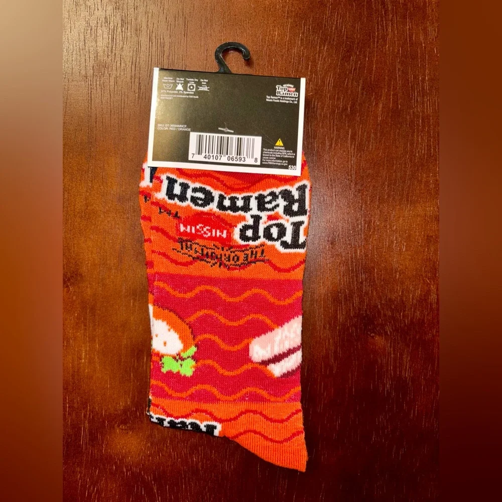 TOP RAMEN NOVELTY CREW SOCKS NWT MEN’S SHOE SIZE 6-12